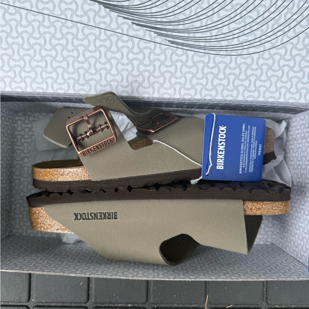 Birkenstock Women’s Sandals in Sand